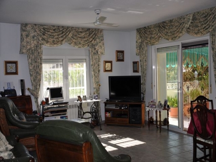 Villa for sale in town, Spain 181746