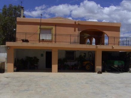 Villa for sale in town, Spain 184964