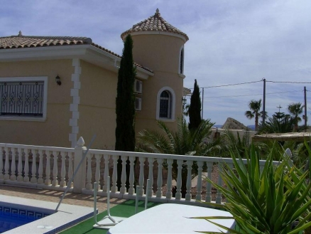 Villa for sale in town, Spain 184974