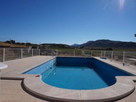 Villa for sale in town, Spain 185005