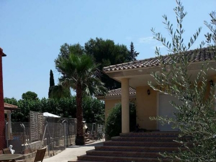 Villa for sale in town, Spain 185010