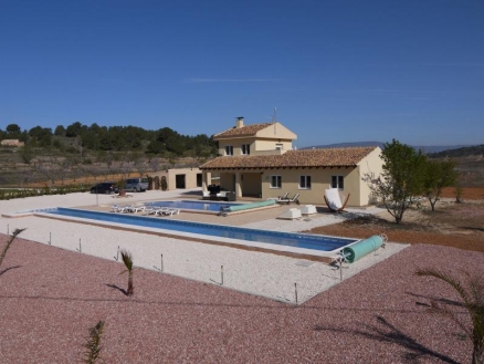 Villa for sale in town, Spain 185028