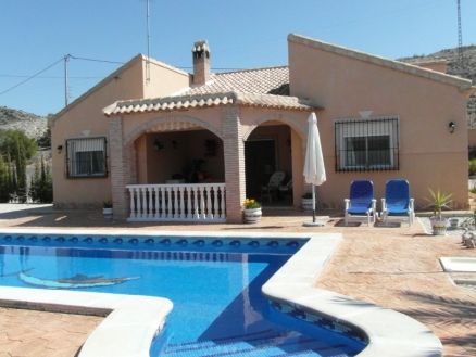 Villa for sale in town 185061