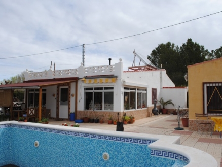 Villa for sale in town, Spain 185062