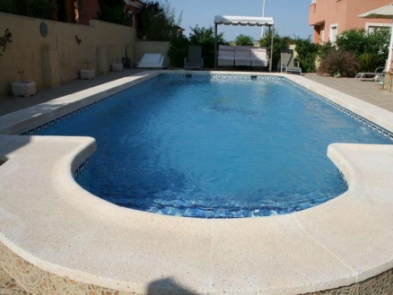 Villa for sale in town, Spain 185076