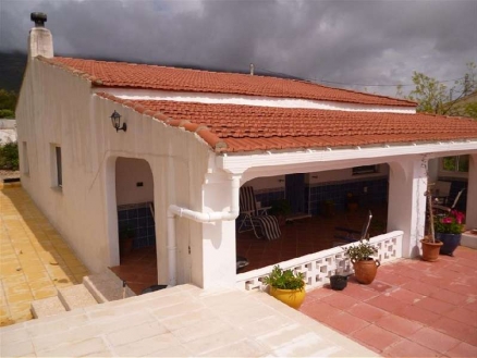 Villa for sale in town, Spain 185096