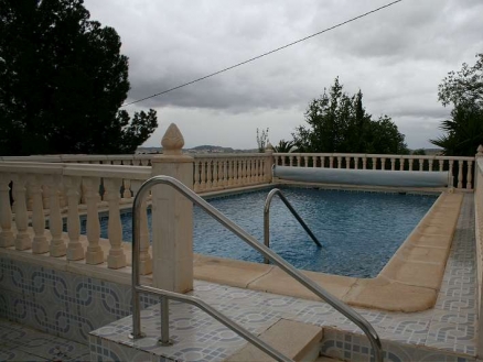 Villa for sale in town, Spain 185099