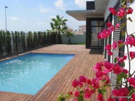 Villa for sale in town, Alicante 185420