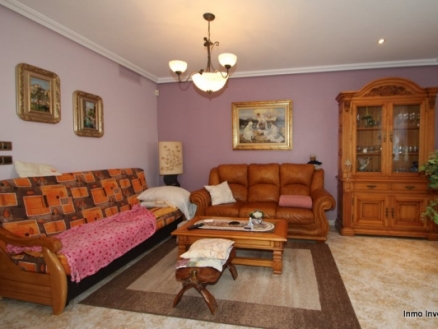 Villa for sale in town, Spain 185431