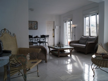 Apartment with 3 bedroom in town 208450