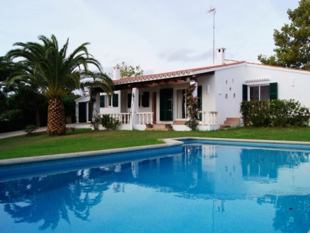 Villa for sale in town 210933