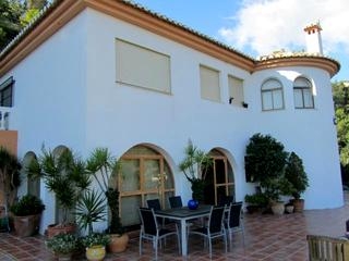 Villa for sale in town, Spain 216404