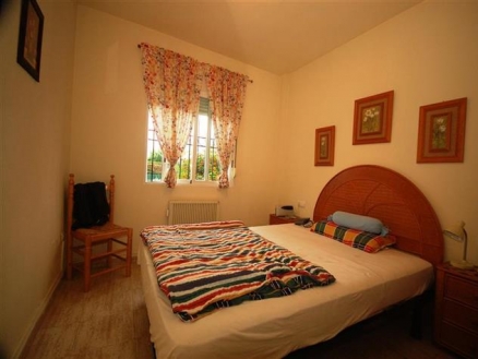 Villa with 3 bedroom in town 216554