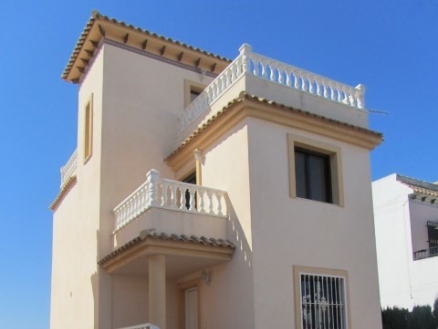 Villa for sale in town 216575