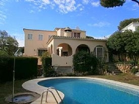 Villa for sale in town 224121