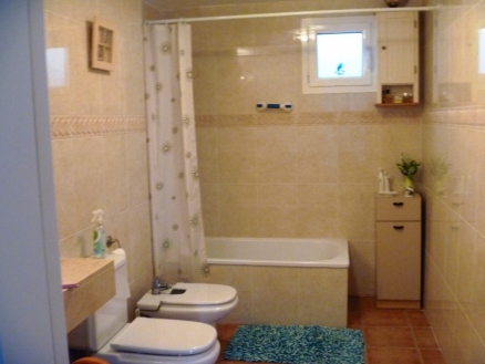 Apartment with 3 bedroom in town 232138