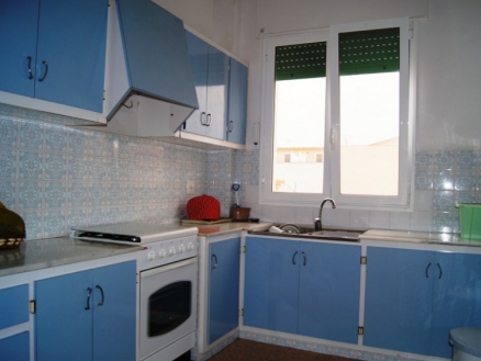 Apartment with 3 bedroom in town 238299