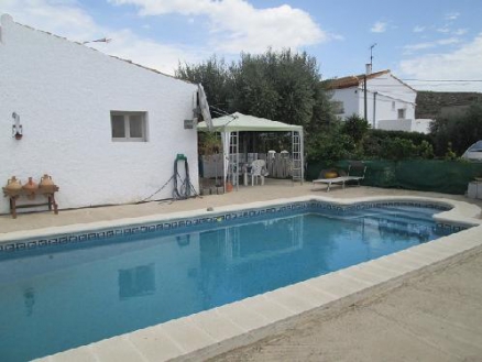 Farmhouse for sale in town, Spain 239796