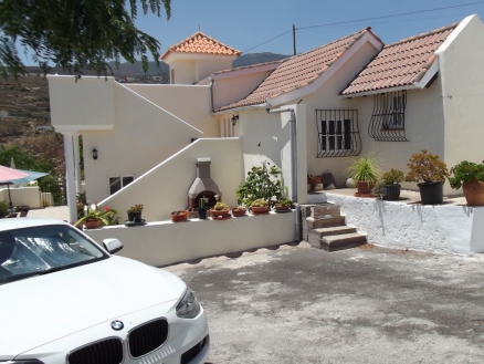 Villa for sale in town 240003