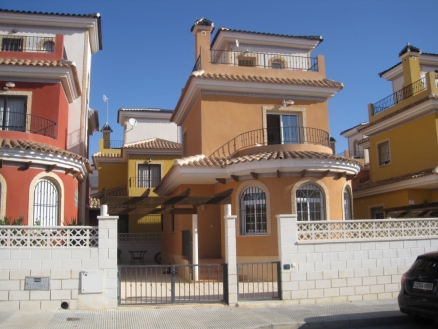 Villa for sale in town 241767