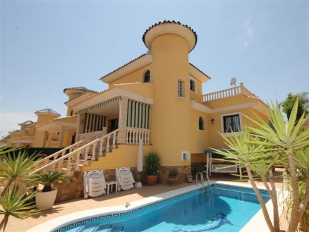 Villa for sale in town 241896