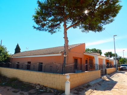 Villa for sale in town 250714