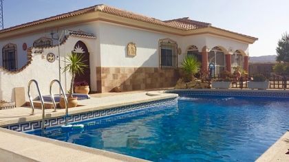 Villa for sale in town 252541