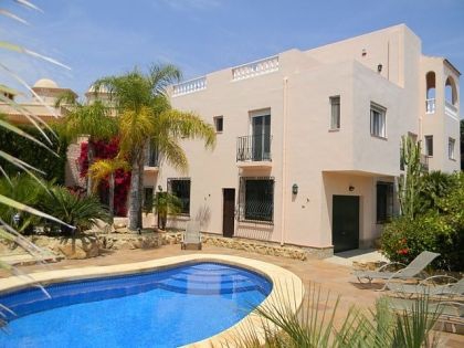 Villa for sale in town 252555