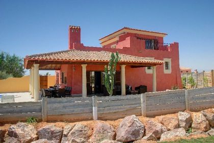 Villa with 4 bedroom in town 252622