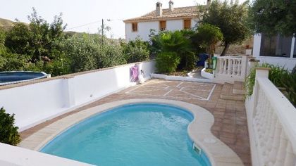 Villa with 3 bedroom in town 252720