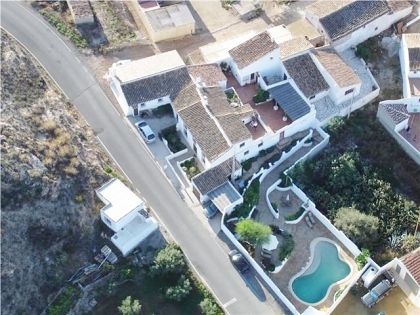 Villa for sale in town, Spain 252725