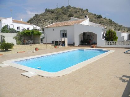 Villa for sale in town 252752