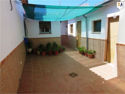 Villa for sale in town, Spain 260230