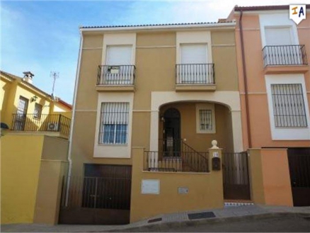 Sierra De Yeguas property: Townhome for sale in Sierra De Yeguas 264531