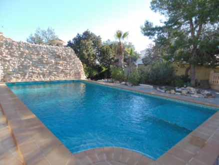 Villa for sale in town, Spain 265868