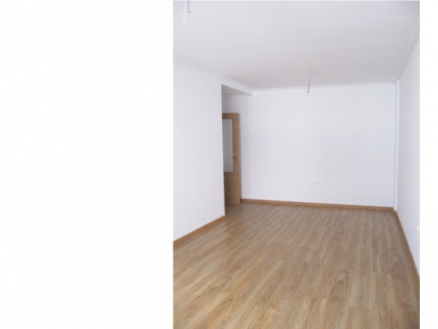 Apartment with 3 bedroom in town 272996