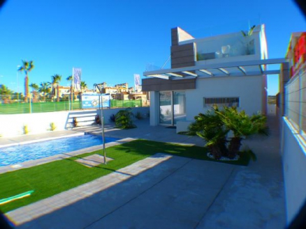Villa for sale in town, Spain 273040