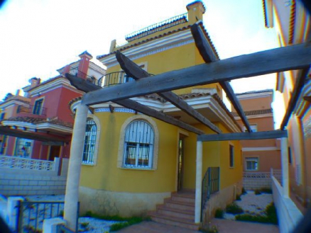 Villa for sale in town 273041