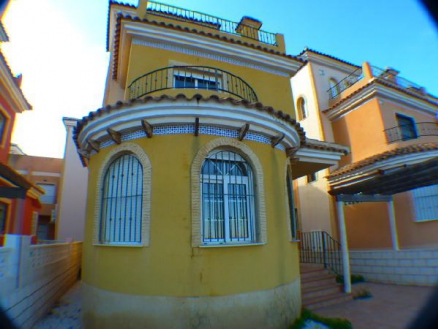 Villa for sale in town, Spain 273041