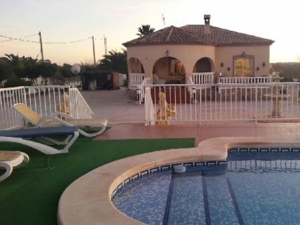 Villa for sale in town 277063