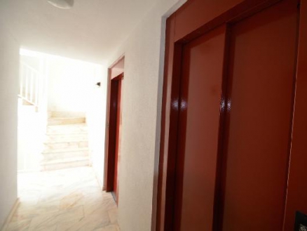 Apartment with 3 bedroom in town 278505