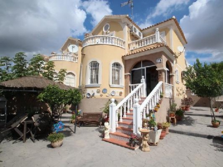 Villa with 3 bedroom in town 278737