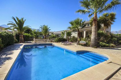 Villa for sale in town, Spain 279354