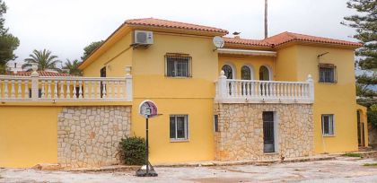 Villa for sale in town, Spain 279381