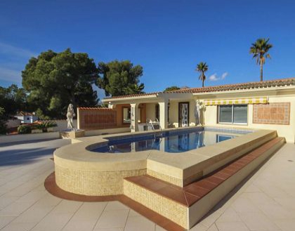 Villa for sale in town, Spain 279394