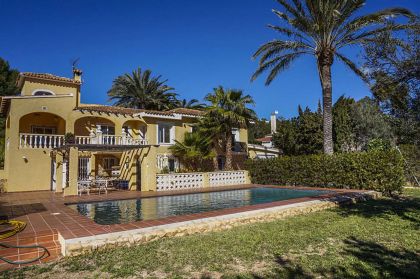 Villa for sale in town 279409