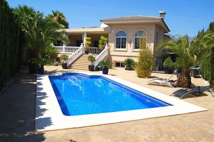 Villa for sale in town 279516