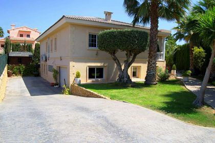 Villa with 5 bedroom in town 279516