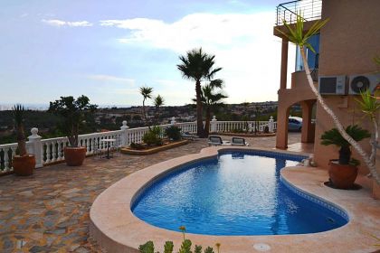 Villa for sale in town 279523