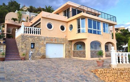 Villa for sale in town, Spain 279523